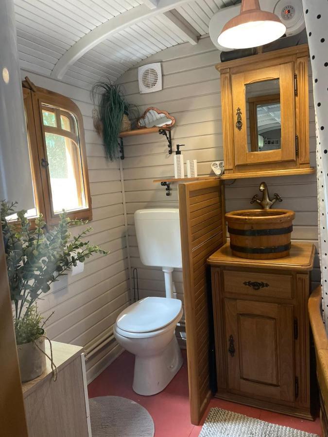 Roulotte En Bois Sud France Guest House Le Soler Exterior foto