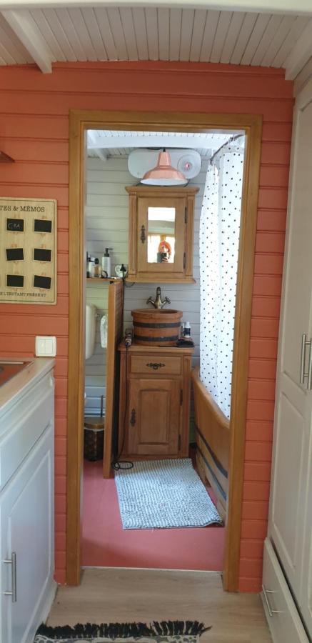 Roulotte En Bois Sud France Guest House Le Soler Exterior foto