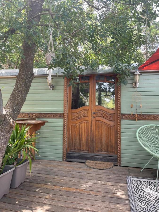 Roulotte En Bois Sud France Guest House Le Soler Exterior foto