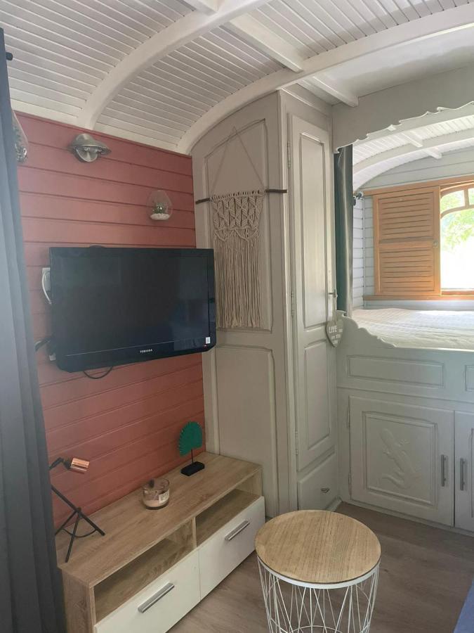 Roulotte En Bois Sud France Guest House Le Soler Exterior foto
