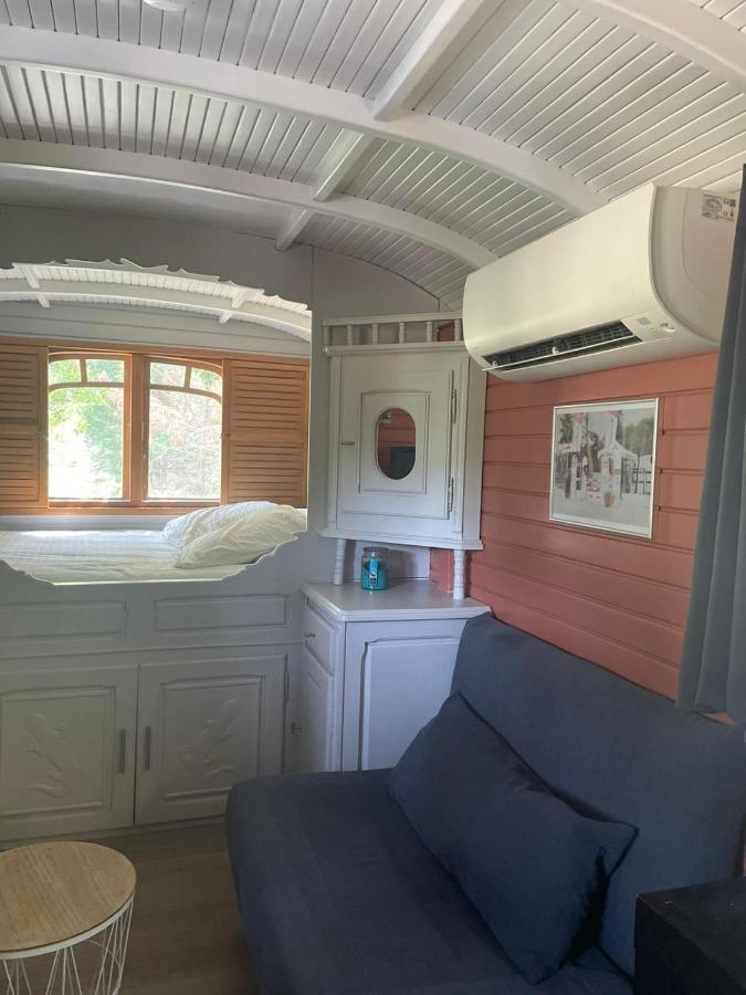 Roulotte En Bois Sud France Guest House Le Soler Exterior foto